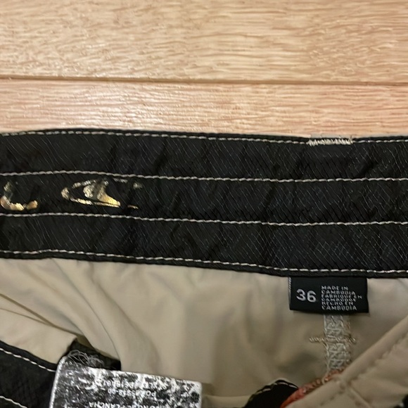 O’Neill Shorts - Picture 2 of 3